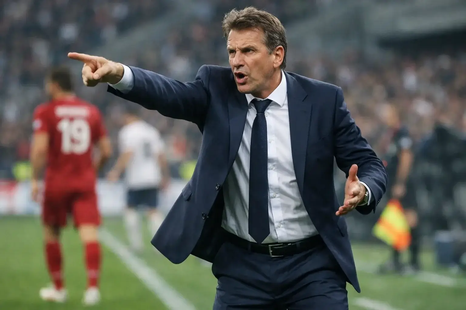 Allenatore di calcio che dà indicazioni dalla panchina